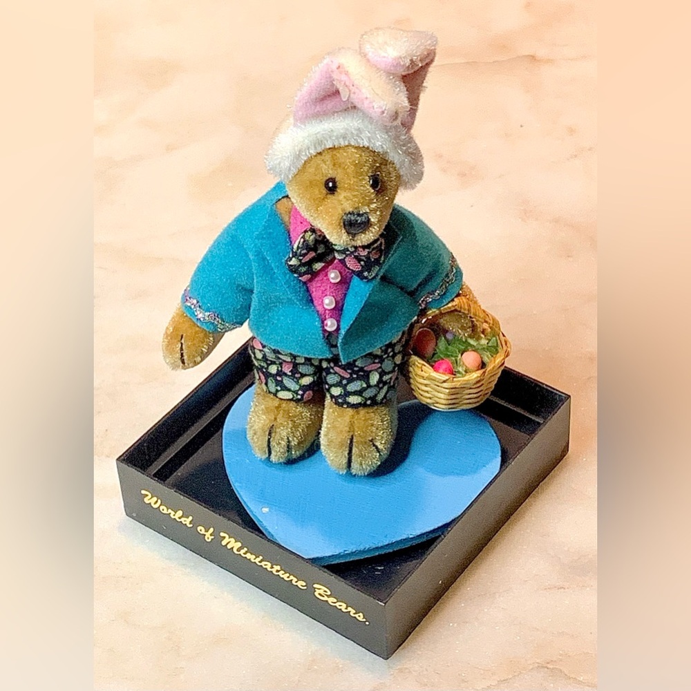 WORLD OF MINIATURE BEARS EGGBERT RABBIT THERESA YOUNG #823 2.75INCH